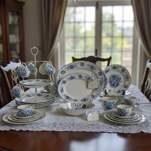 JOHNSON BROTHERS WINDSOR WARE DOVER BLUE 5 PIECE SETTING TABLE FOR 6